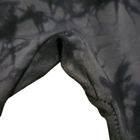 Max Studio Performance Leggings Size M  Seamless Mid-rise Cut Out Detail - Picture 2 of 6